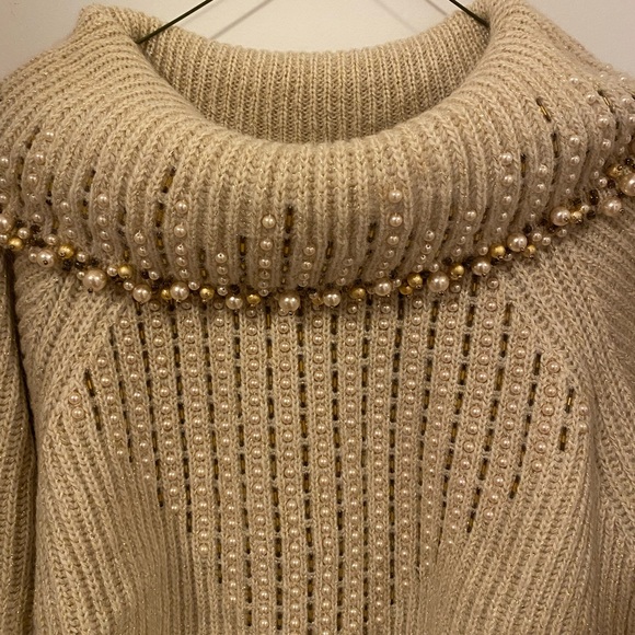 White sweater with pearls and beads - Picture 1 of 5